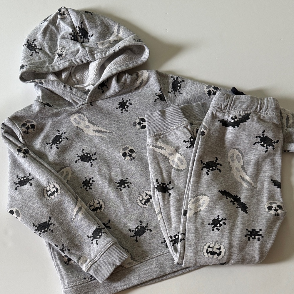 H&M 5T/6 Halloween Kids Hoodie and Jogger Set